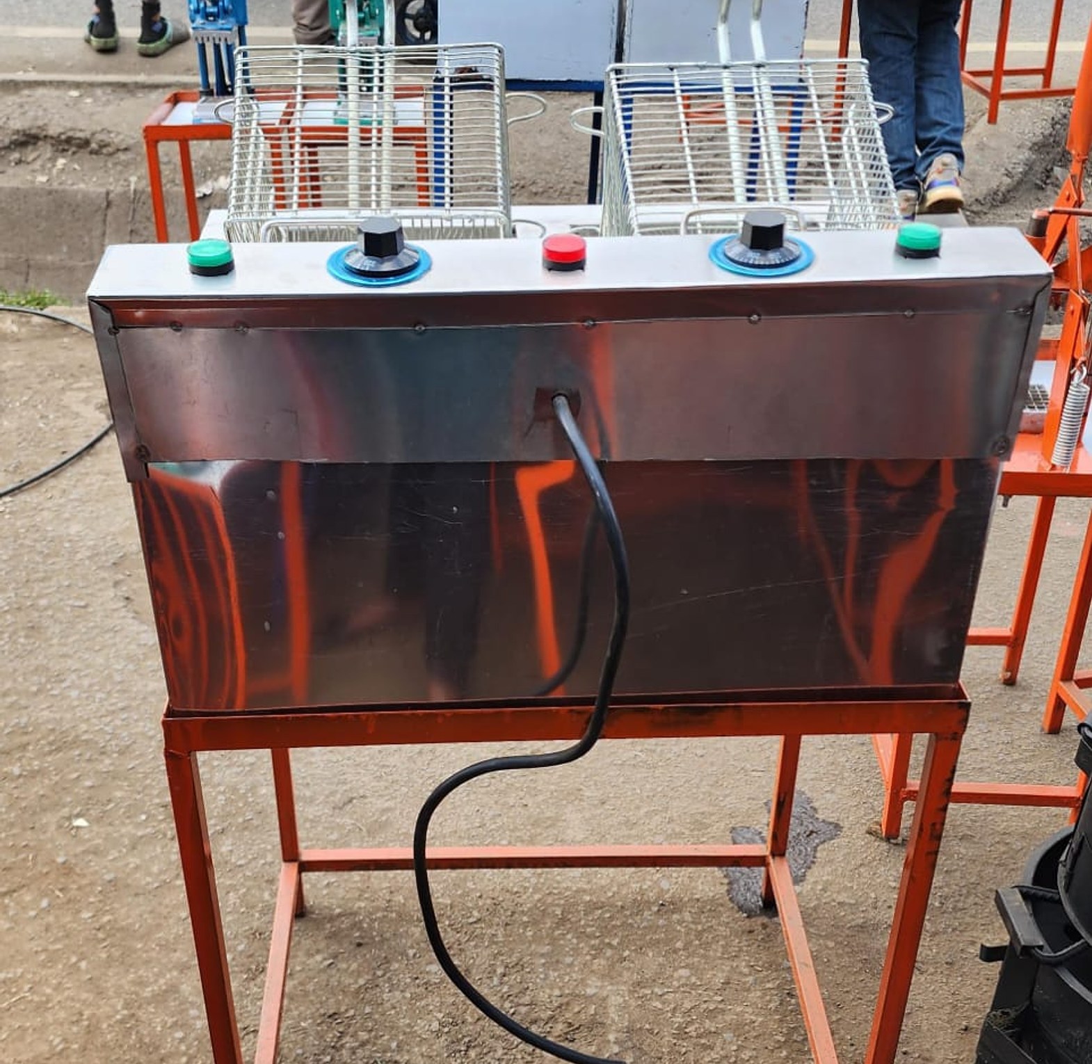 Electric  Double -fryer Jua-kali. Commercial double deep fryer with a stand image