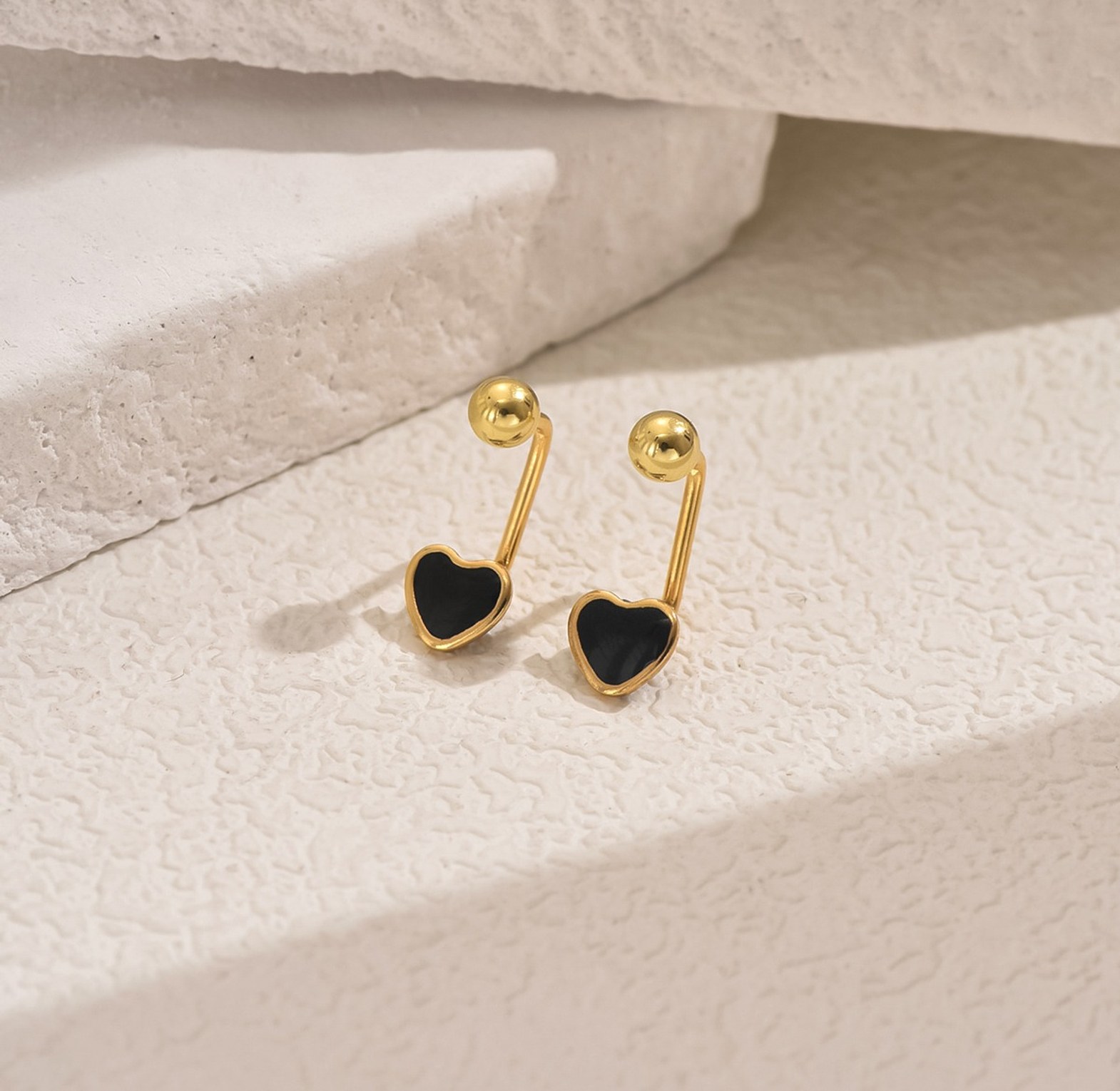 Minimal straight horse shoe earrings image