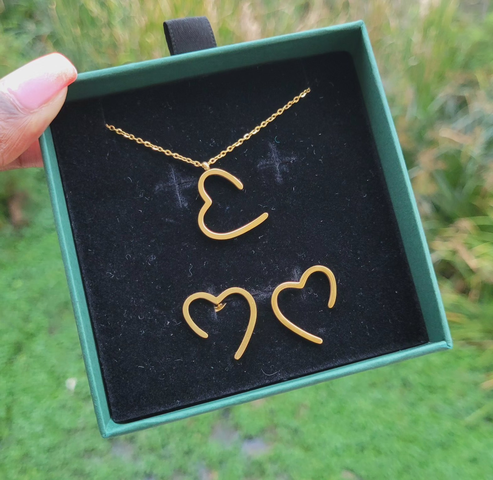 Mina love heart set  image