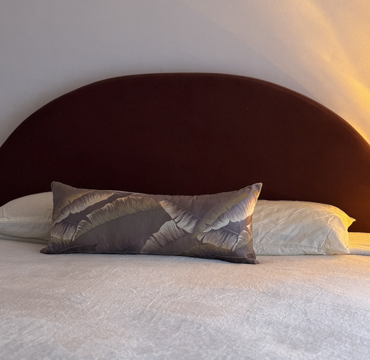 Tropical lumbar cushion cover in pink. image