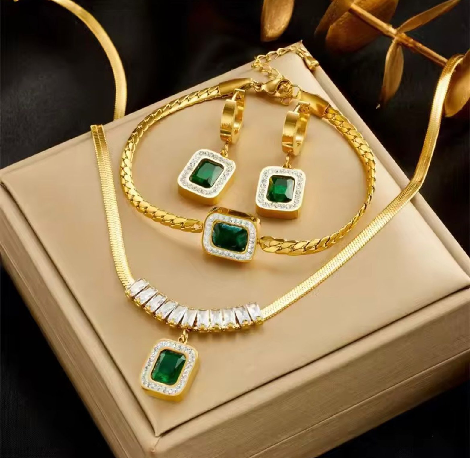 Grand Emerald Quadruple Set image