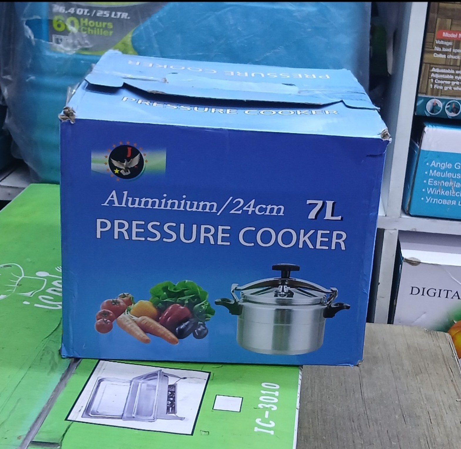 Pressure cooker 7litres image