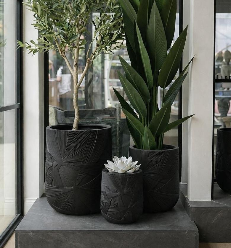 Elegant 3-Piece Ceramic Vase Set image