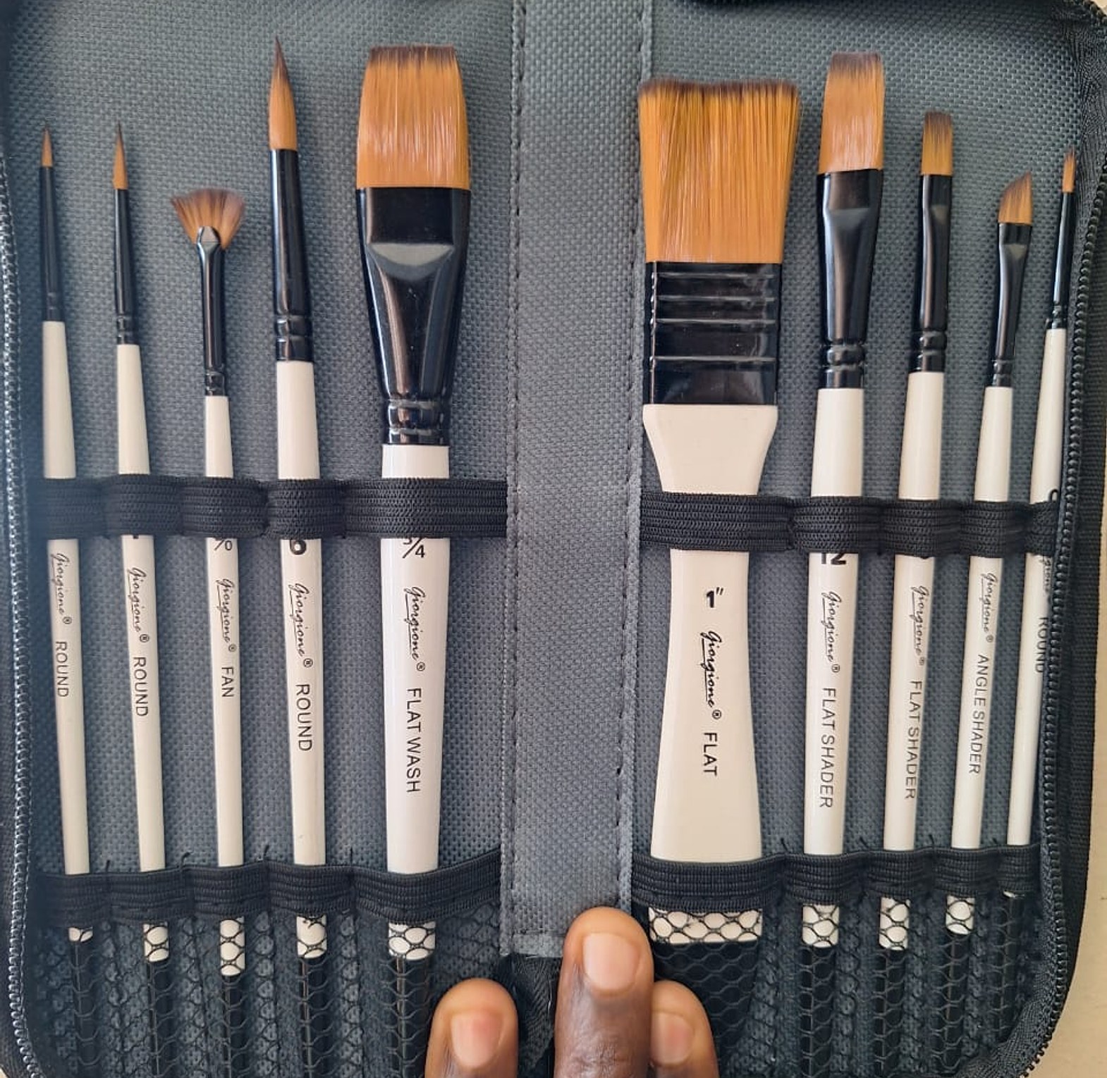 Painting Brush. It is durable, rust-proof, conformal and practical, and has a long service life. image
