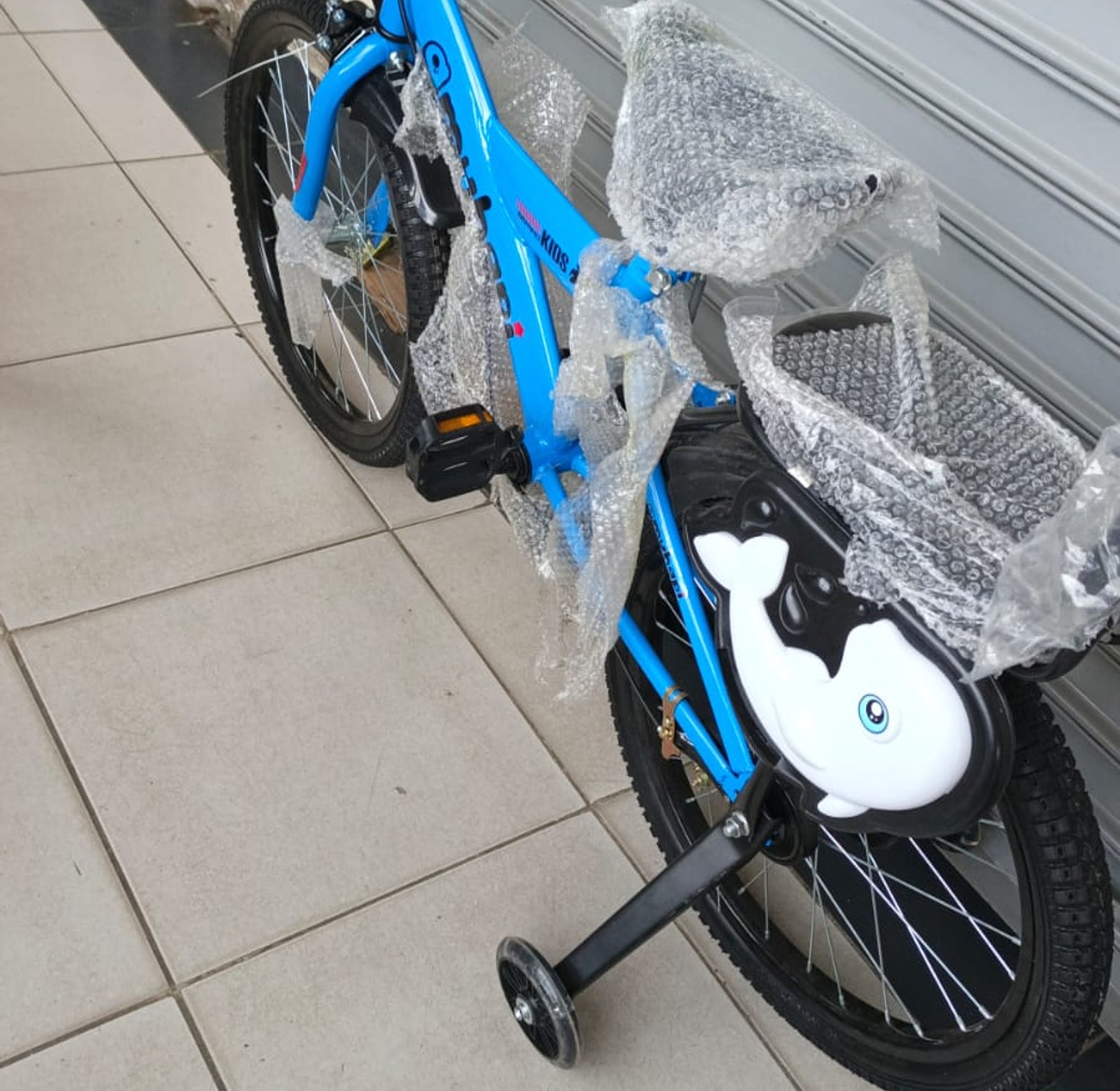 Size 20 Kids Bicycle with Training Wheels, Basket & Padded Seat  For 7yrs to 11yrs image