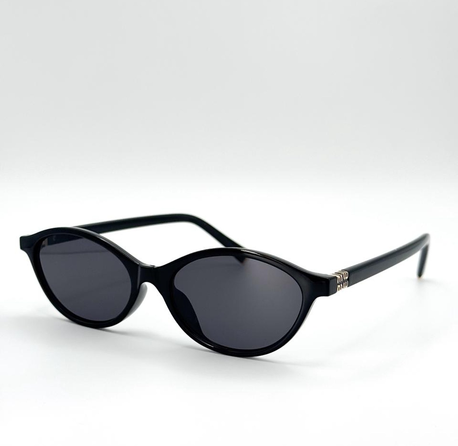 Onyx Velvet Sleek Oval Sunglasses image