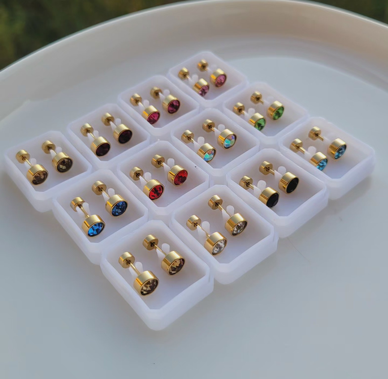 Screw studs image