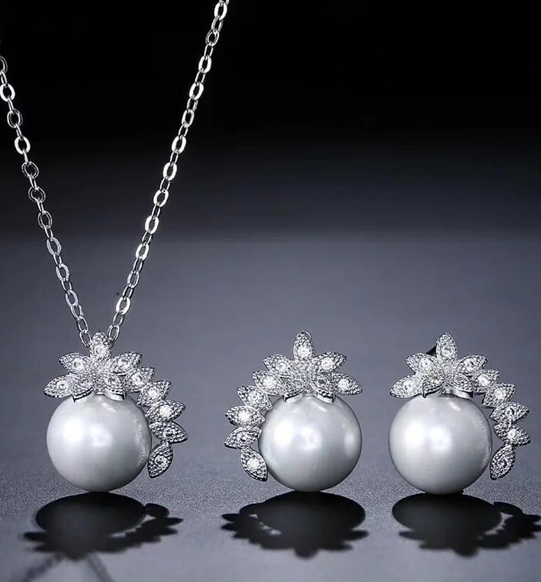 Pearl Cubic Zirconia hypoallergenic set image