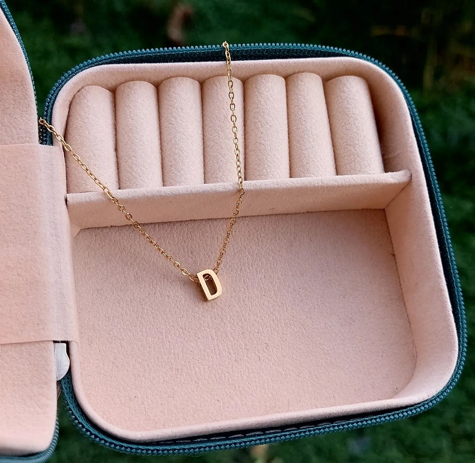 Plain Gold D image