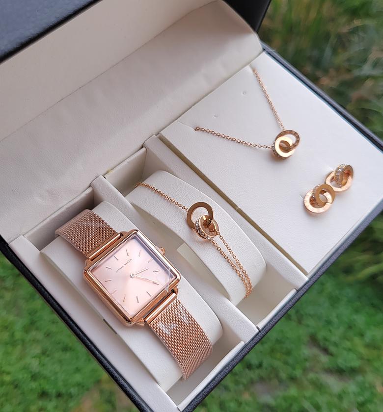 Square HM gift set image