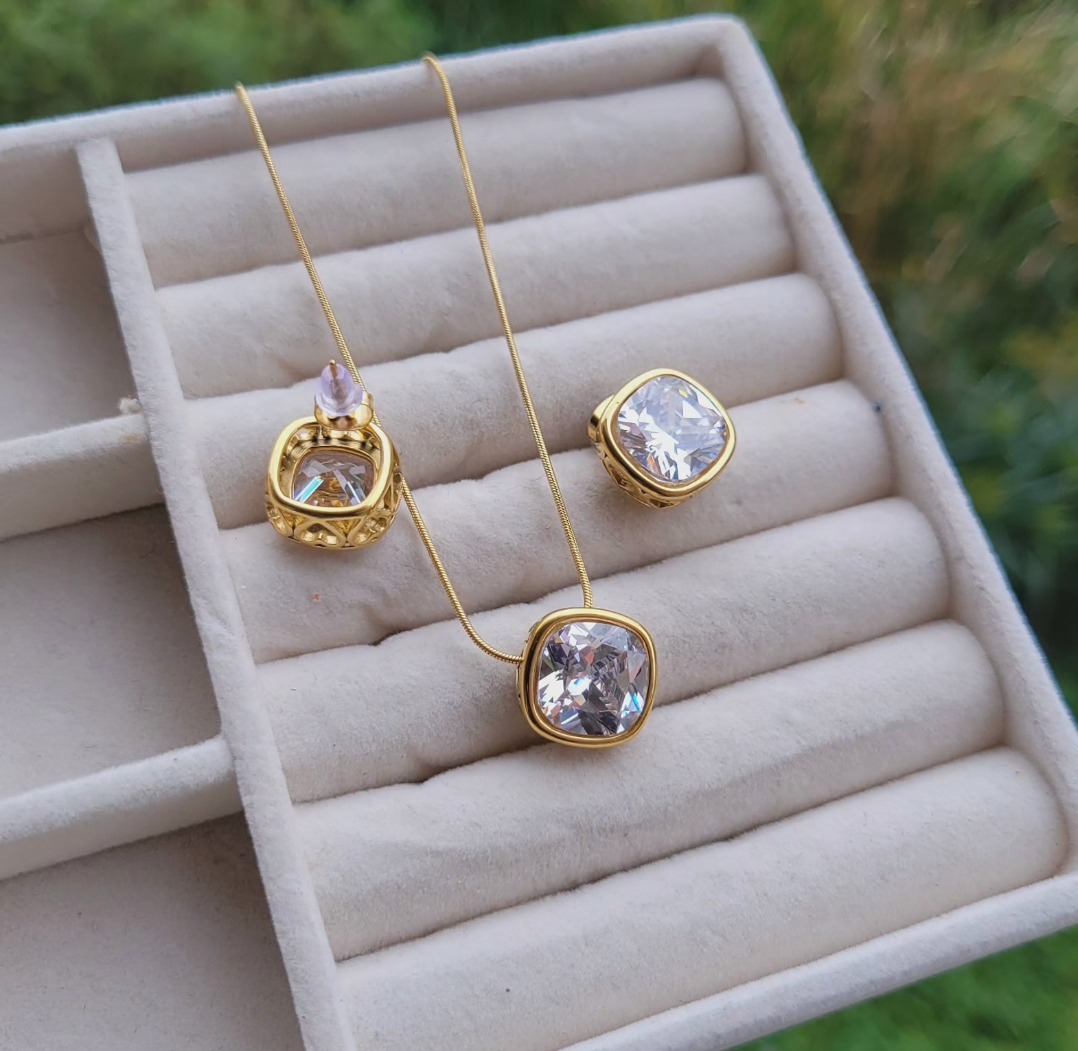 Diana diamond set image
