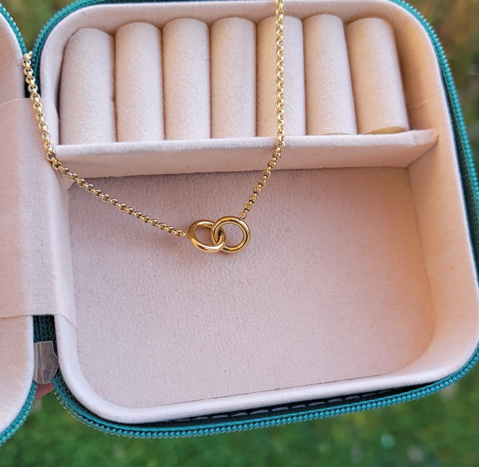 Dora interlocking necklace  image