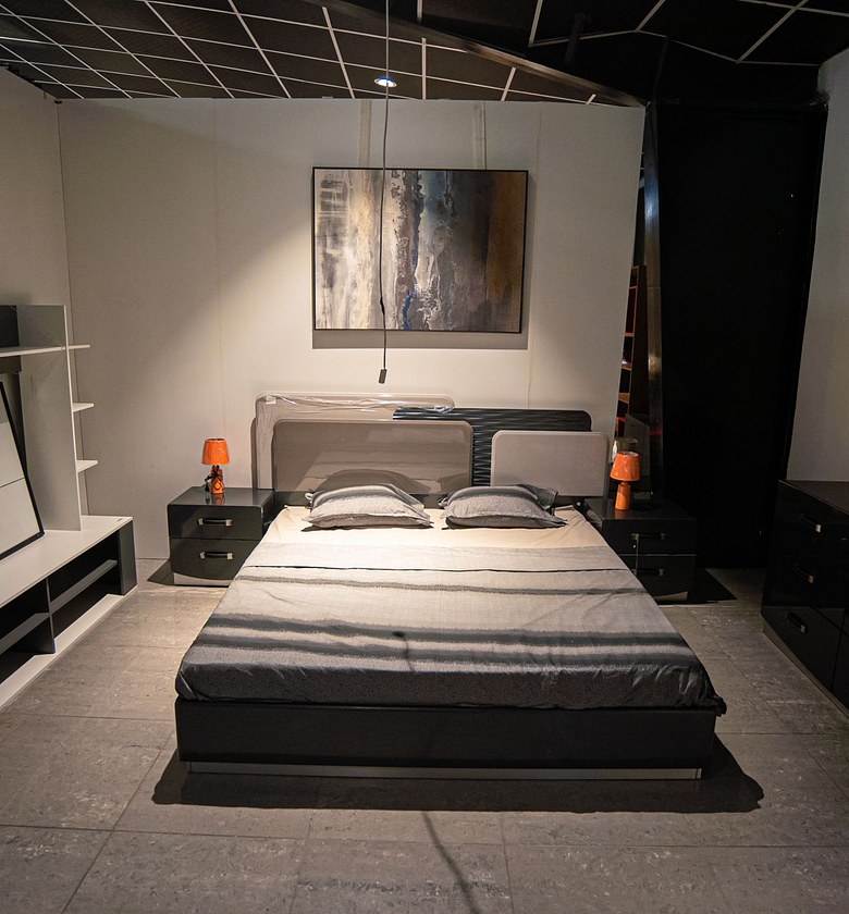 BED 180X200 CM +2NIGHT STANDS image