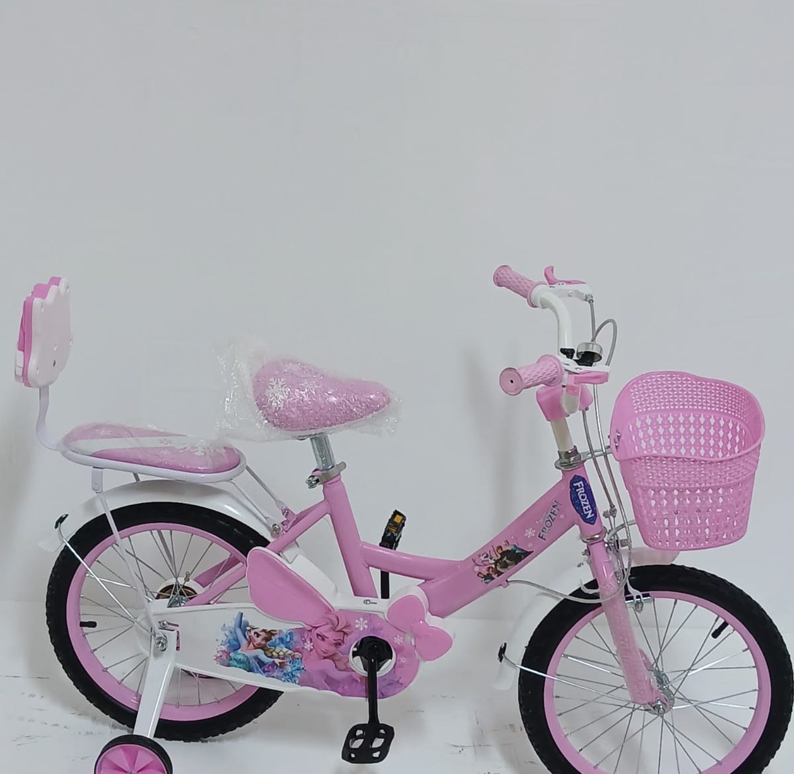 Size 16 Kids Bicycles With Trainers Wheels Age 5yrs To 8yrs image