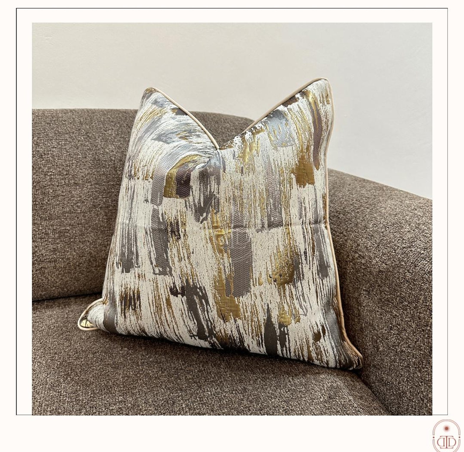 Luxury Jacquard cushion cover. image