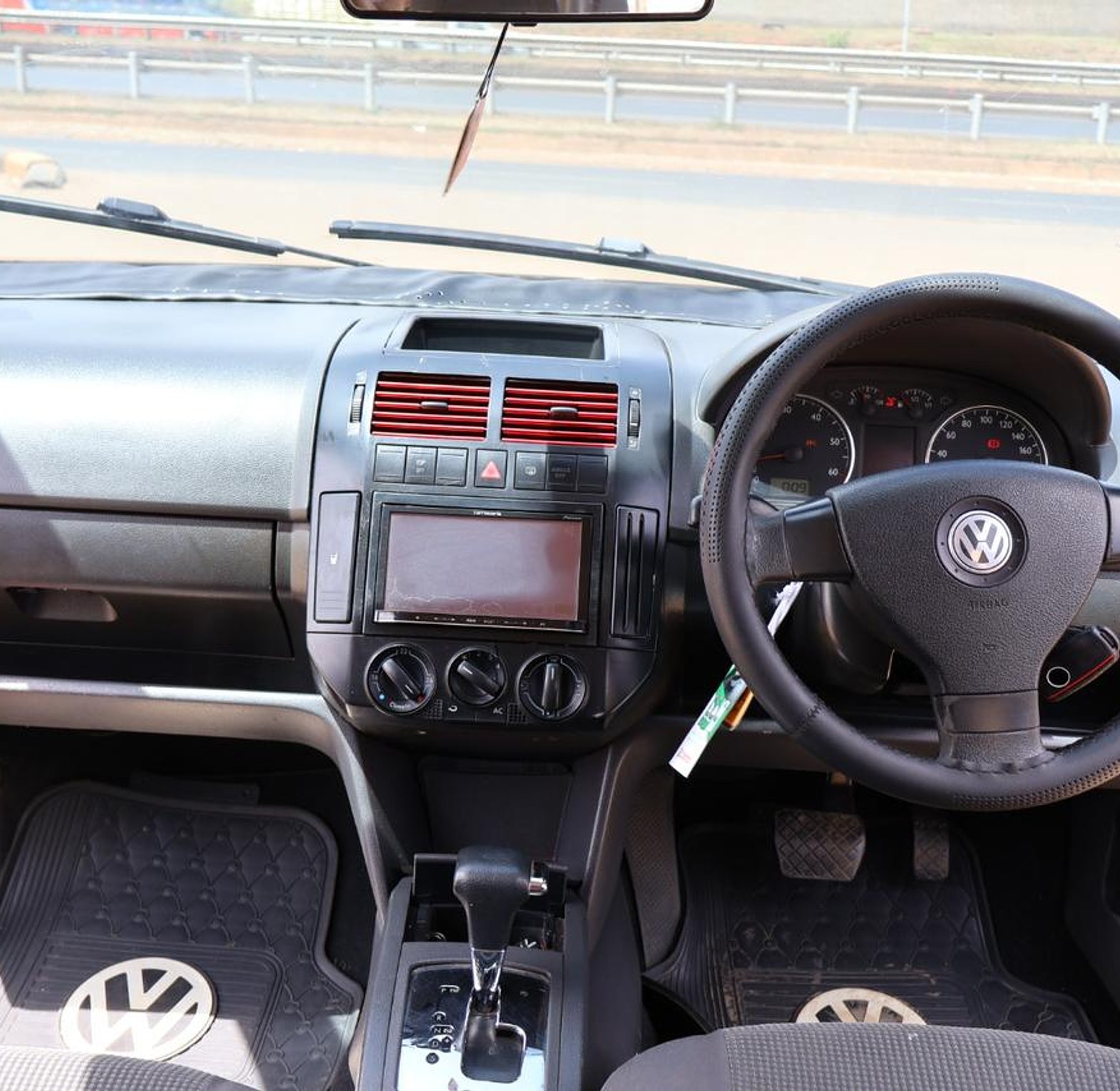 Volkswagen Polo KCD, YOM 2008 Model,  Automatic, Rating 1400cc image
