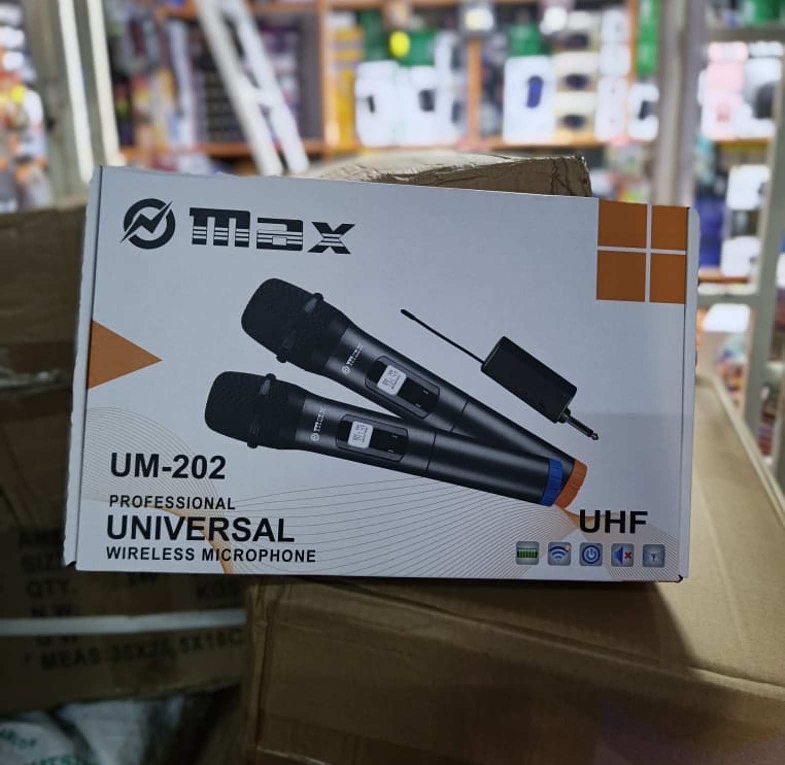 2 In 1 Microphone.  Professional Universal Wireless Microphone comes in two pieces. image