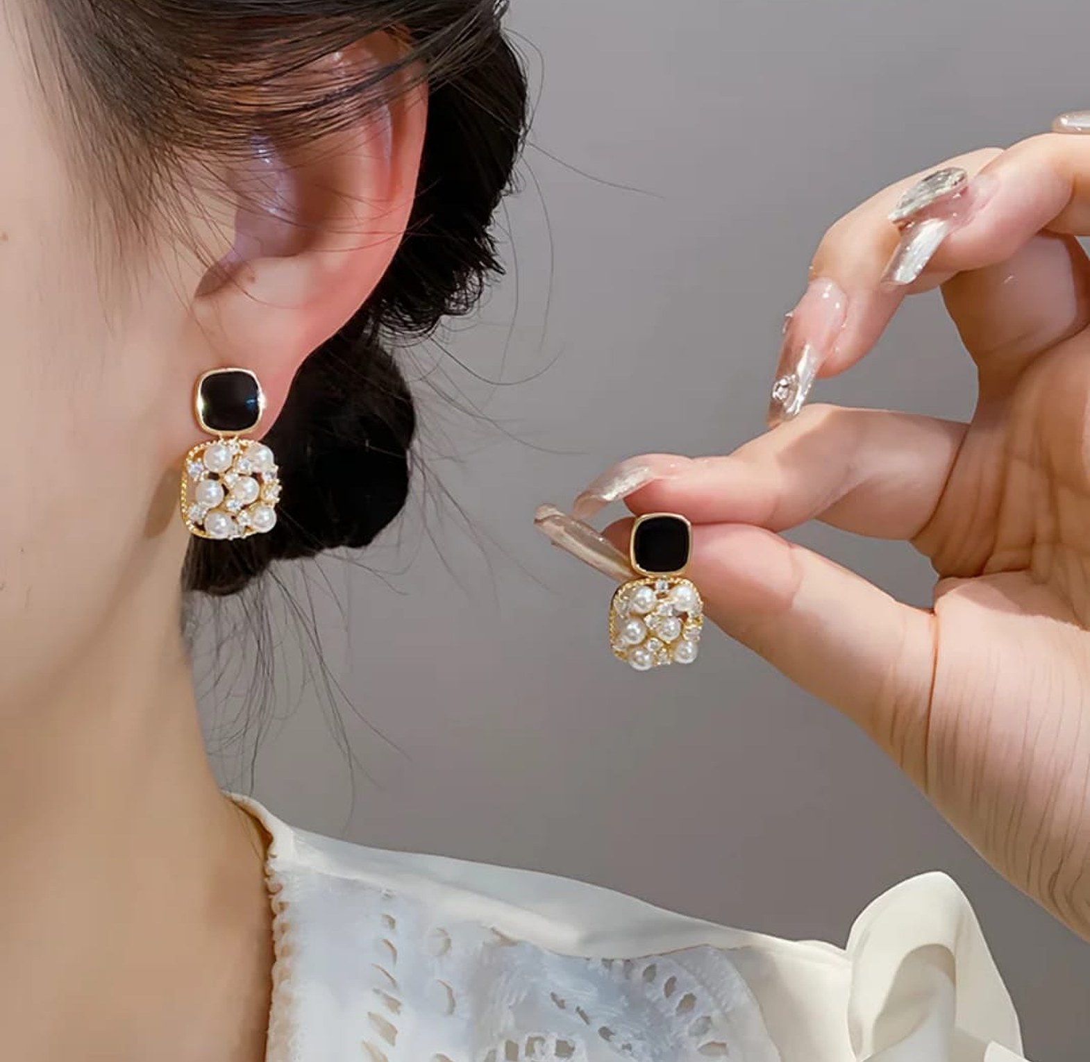 Black pearl stud image