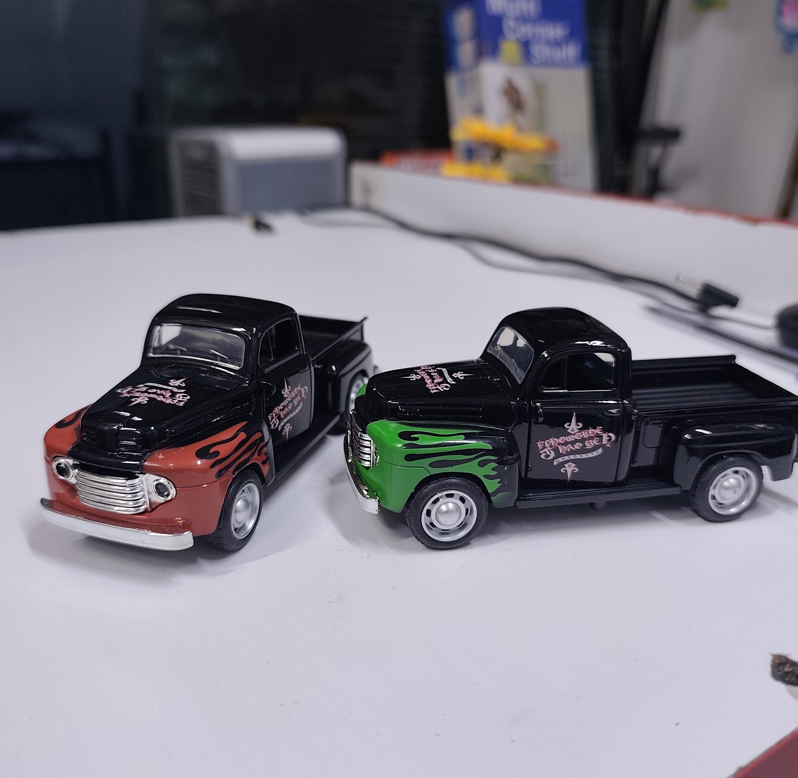 Vintage Die-cast Pickup Truck Toy with Flame Graphics Durable Metal Model Car for Kids and Collectors image