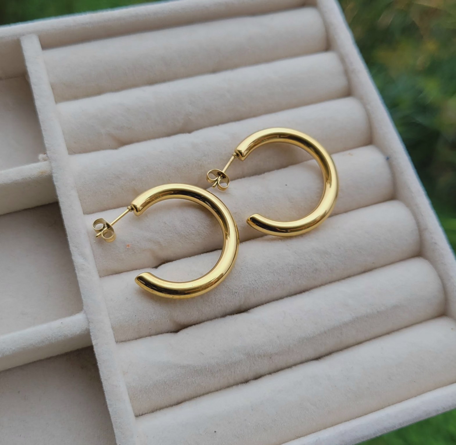 Vivy c hoop image