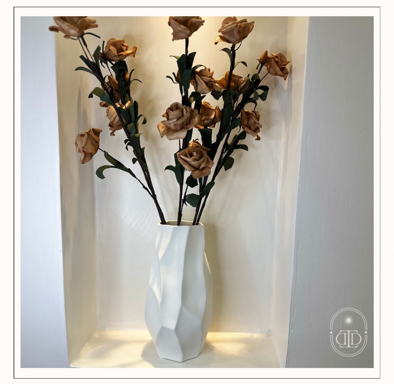 Irregular shape flower vase (matte finish) image