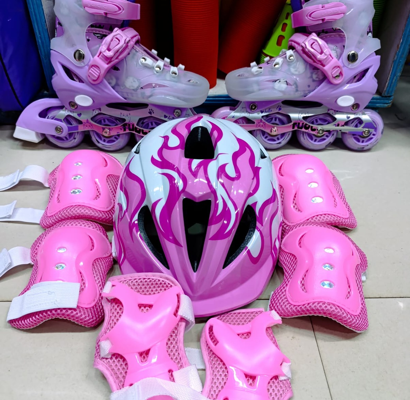 Full set Pu wheeled skates  All wheels are glowing image