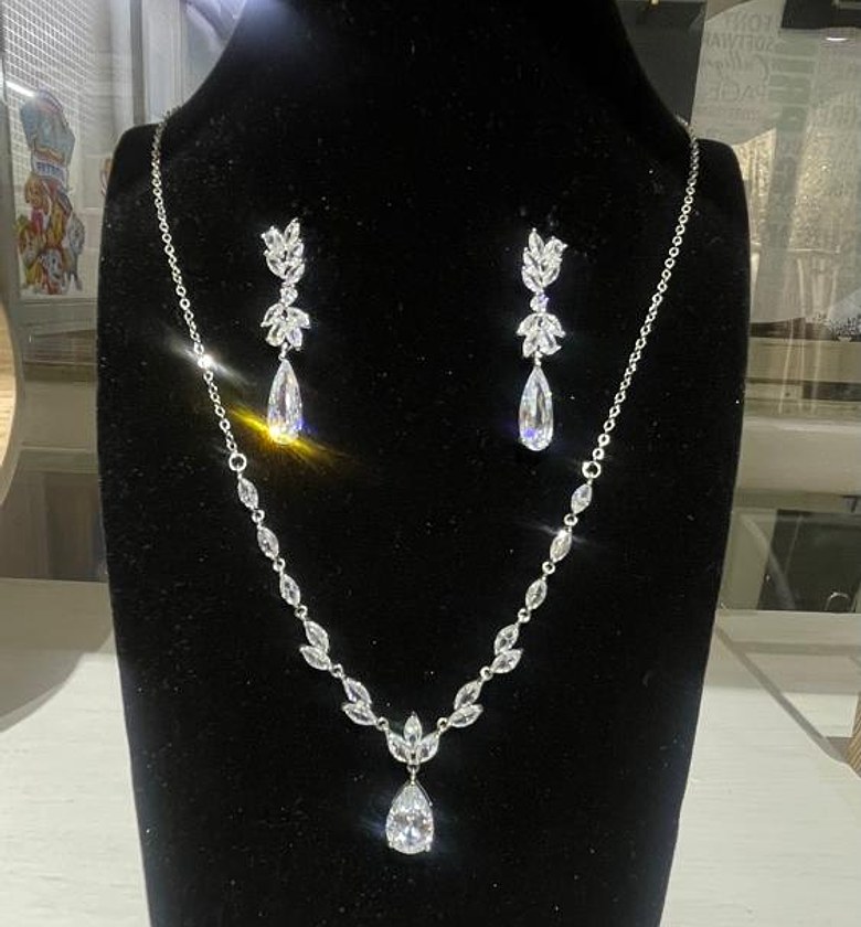 Regal Dewdrop Bridal Set image