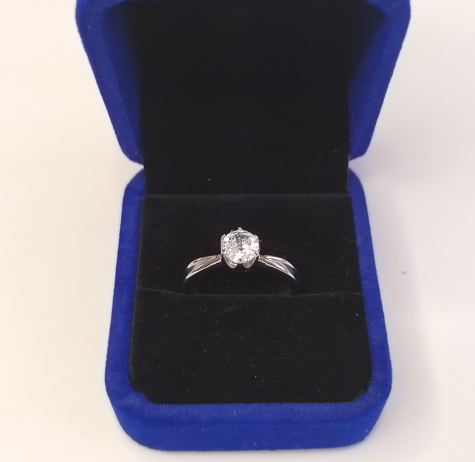 Square velvet ring/gift box  image