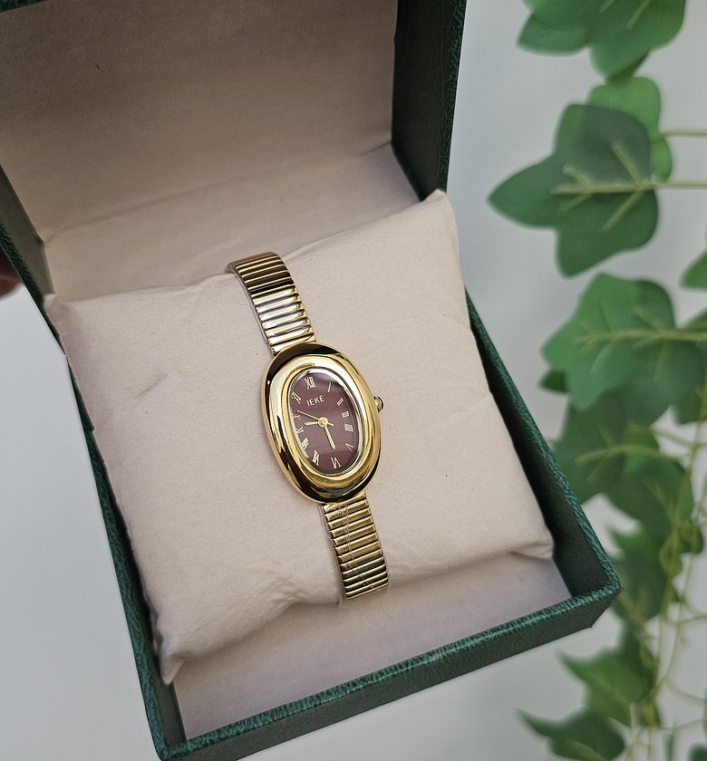 Oval vintage watch image