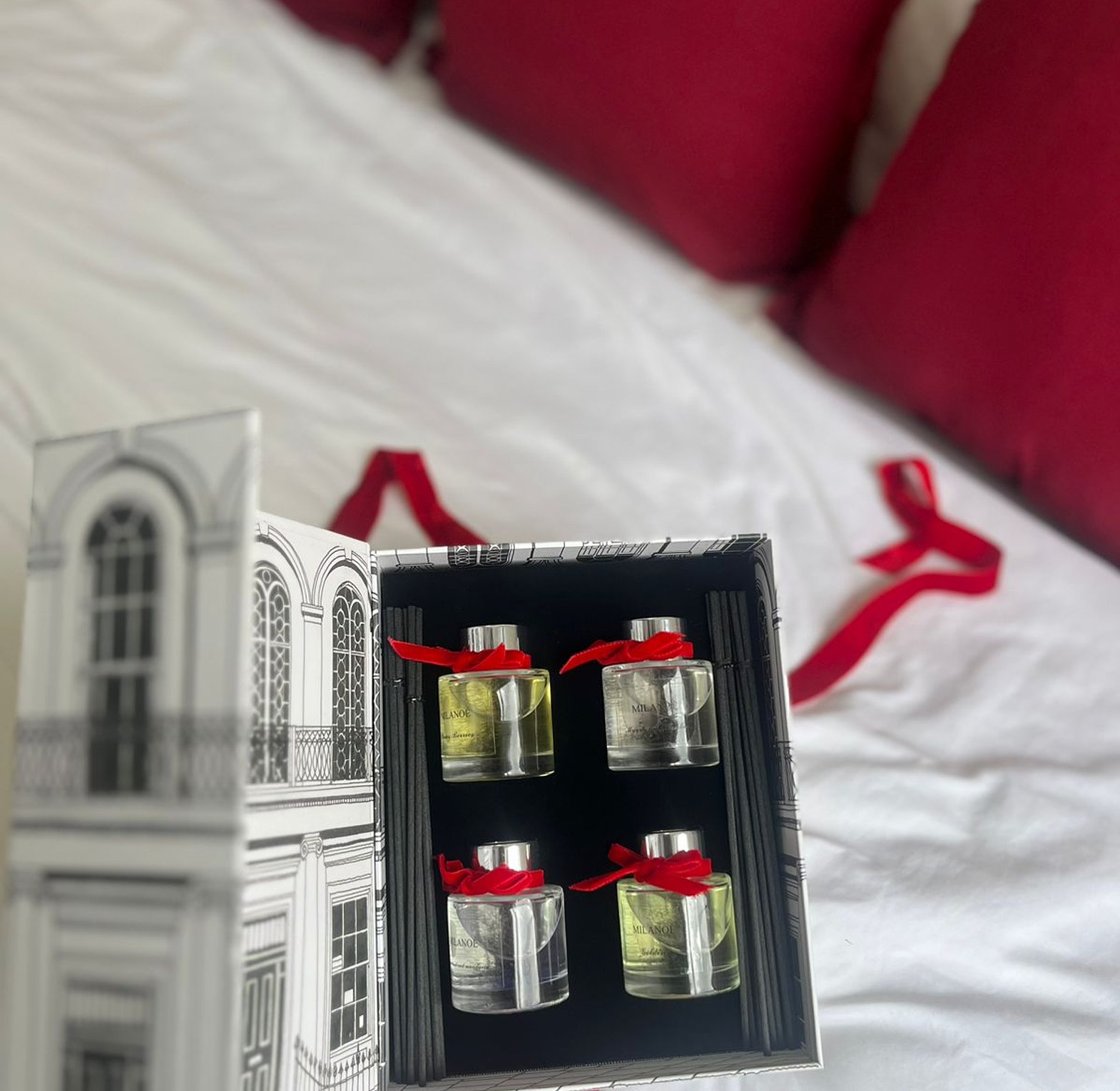 Reed diffusers sets of four image