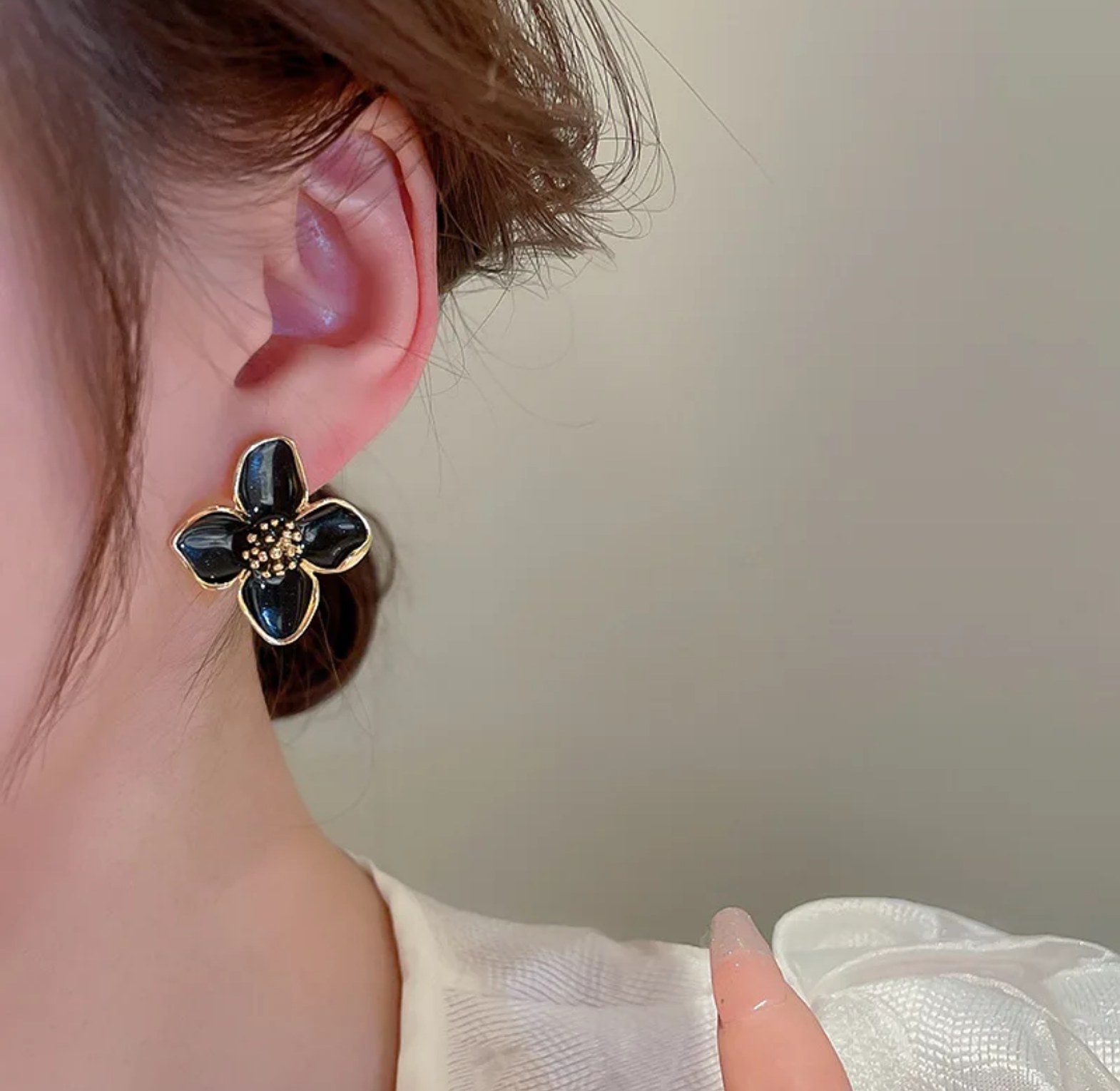 Black flower earrings  image