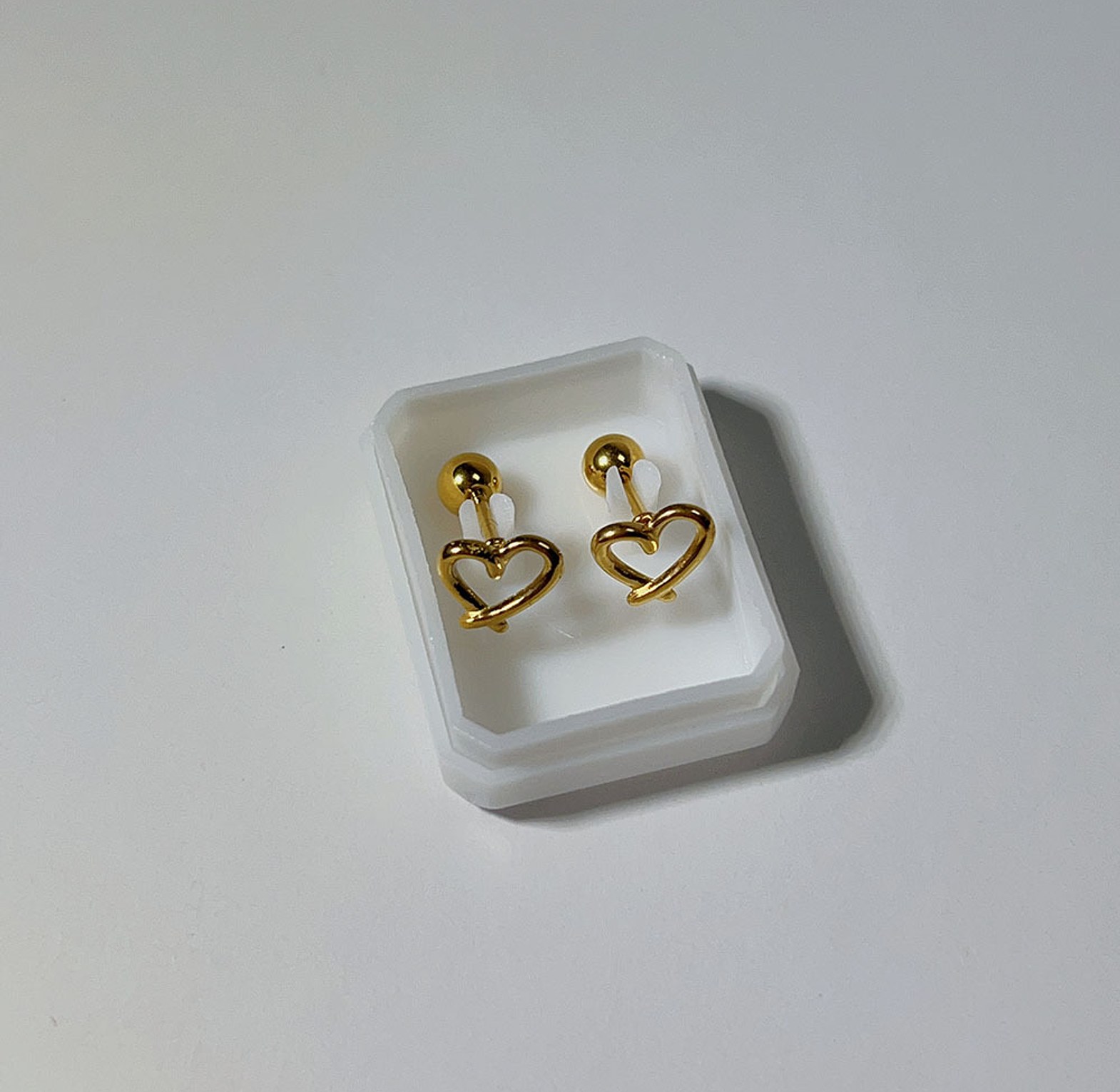 Heart studs image