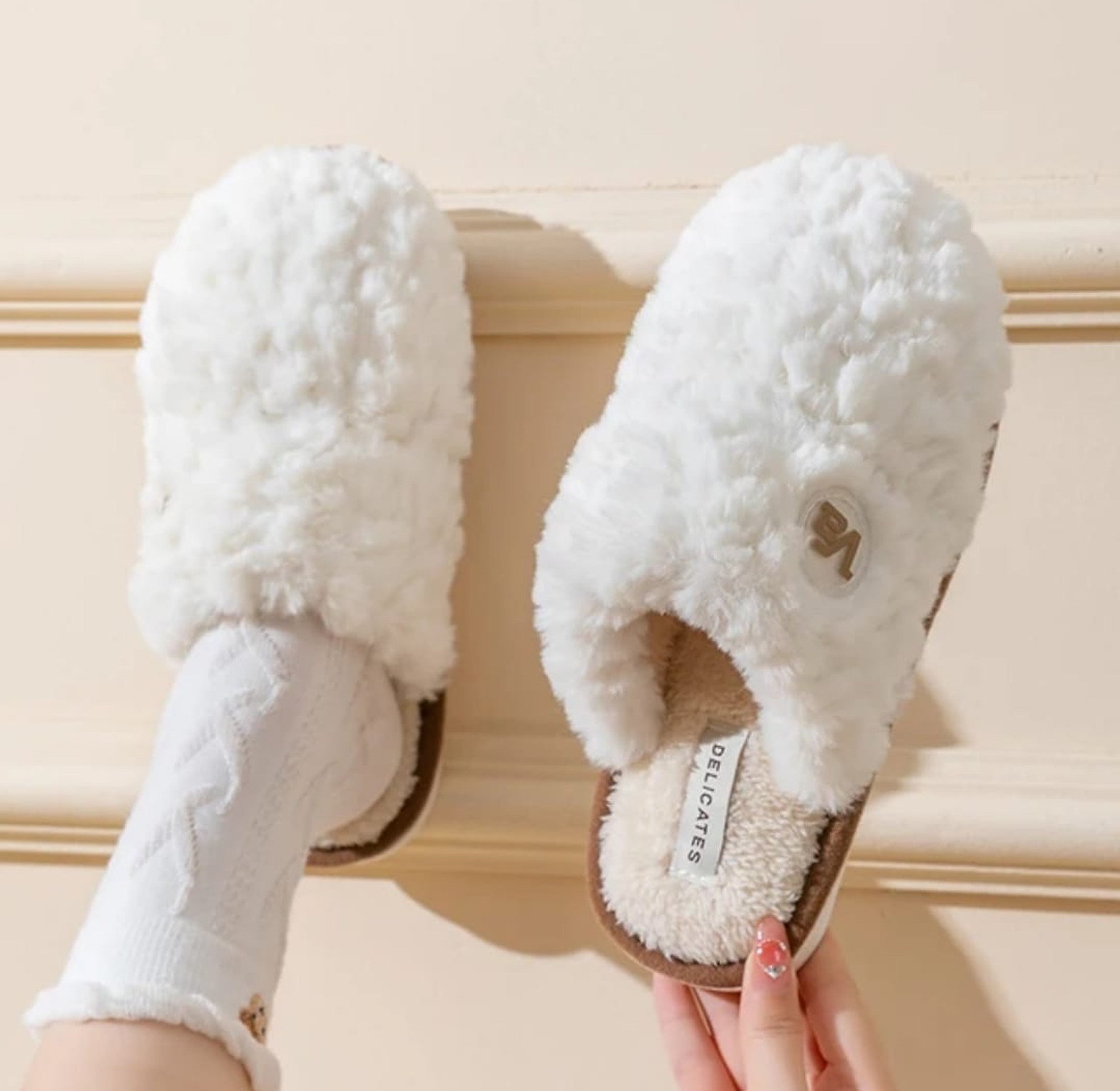 Women’s Winter Plush Slippers image