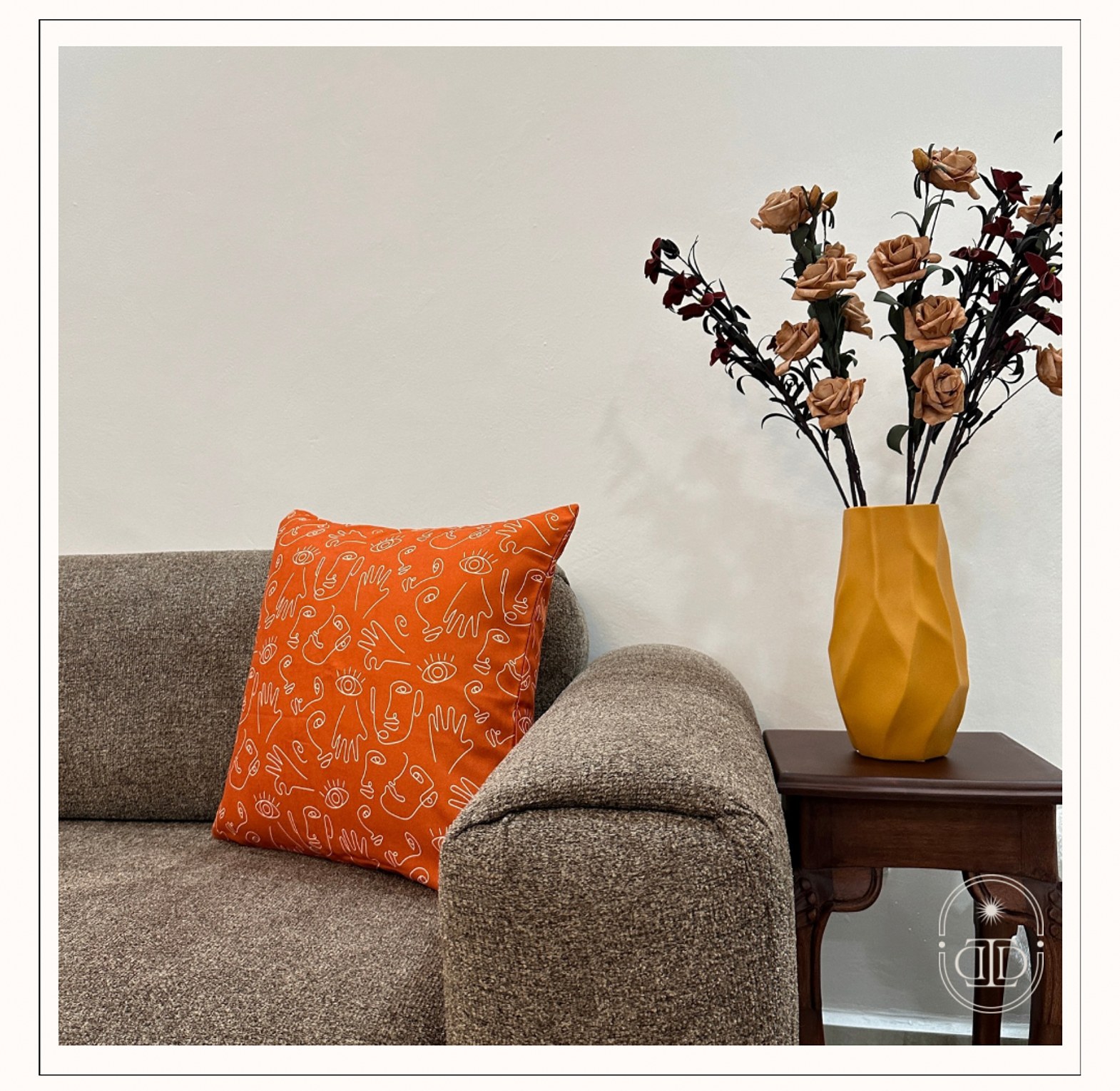 Irregular shape flower vase (matte finish) image