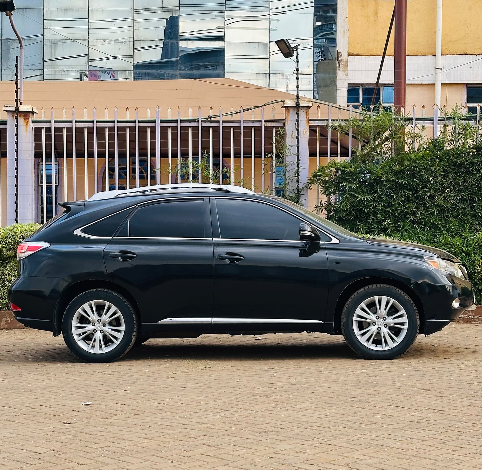 Toyota Lexus 450Ah KBY,YOM 2007 Model, Automatic Hybrid, with Sunroof, alloys, New Tyres, Leather Seats image