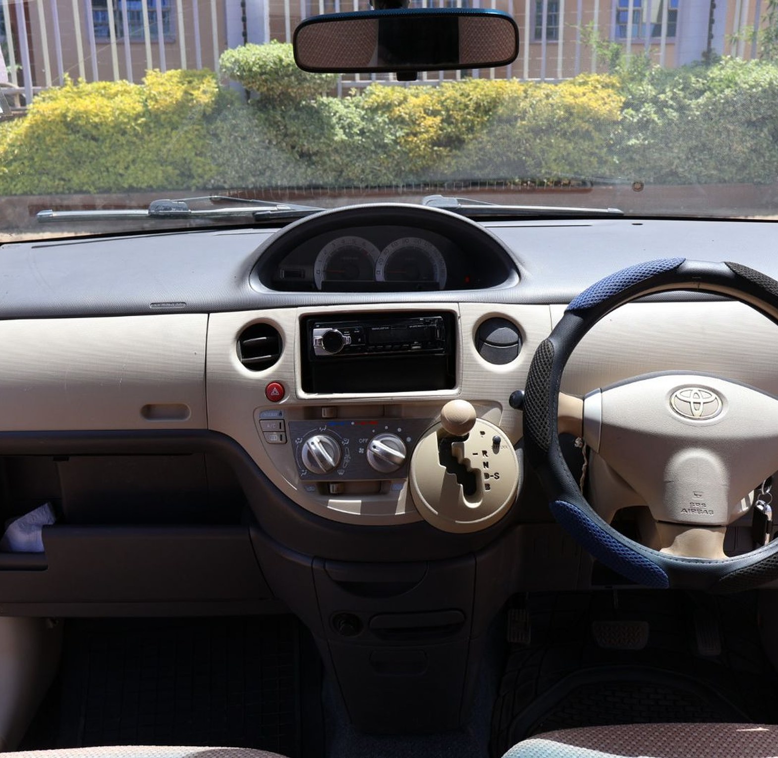 Toyota Sienta KCX, YOM 2012 Model,  Automatic, Rating 1500cc 7 Seater image