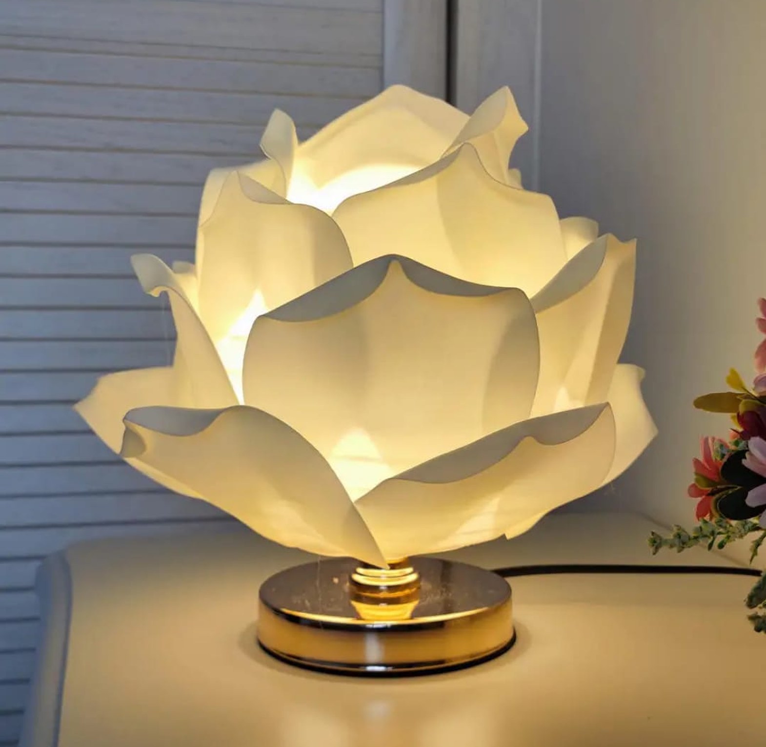 Creative Rose Floral Table Lamp image