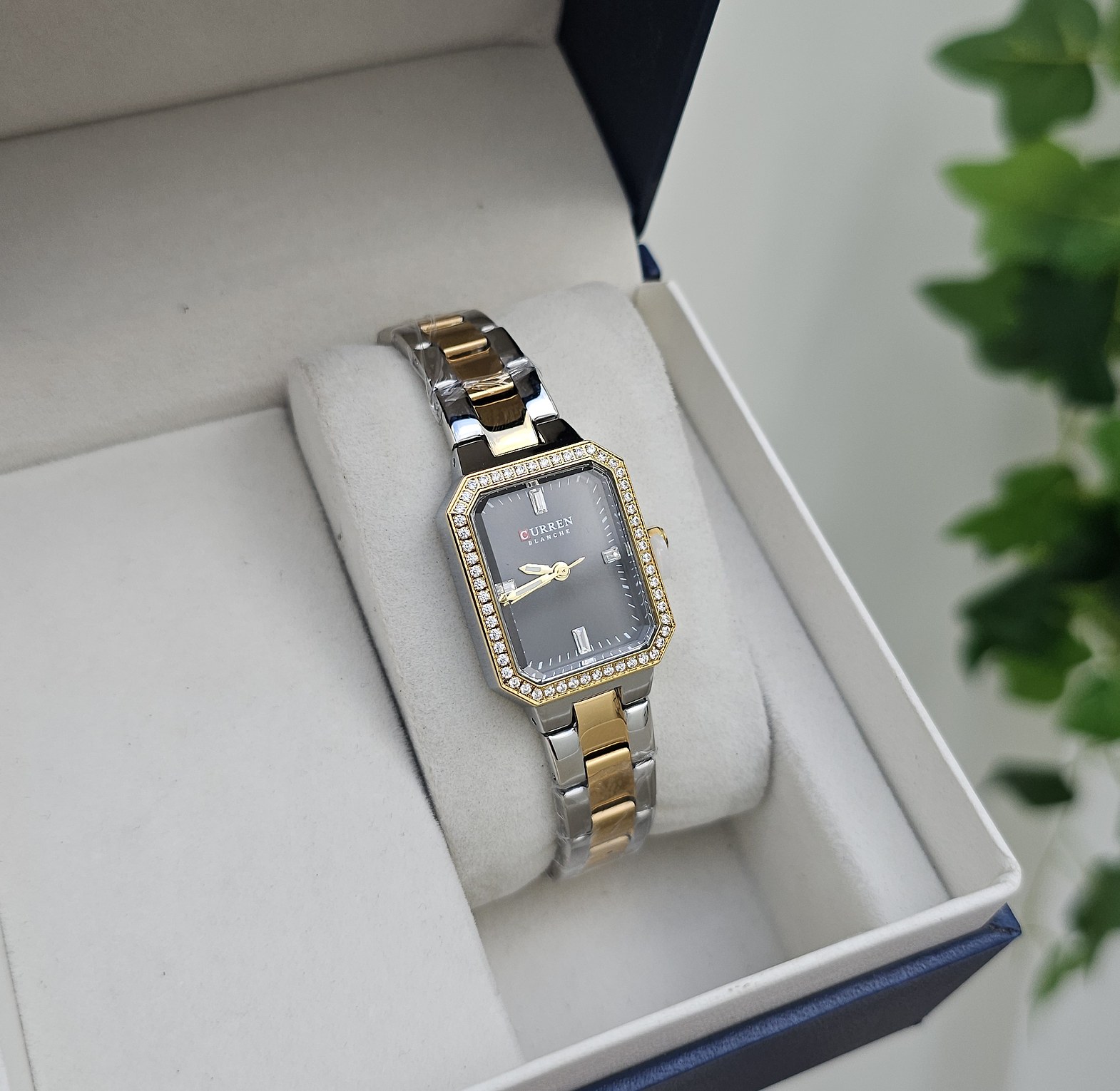 Square classic watch  image