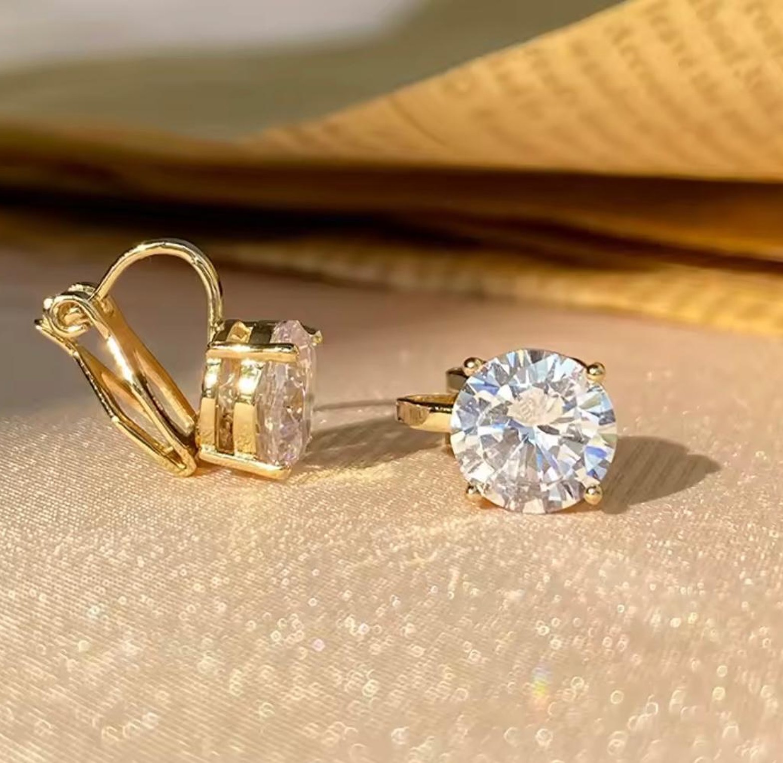 Solitaire Radiance Comfort Clips image