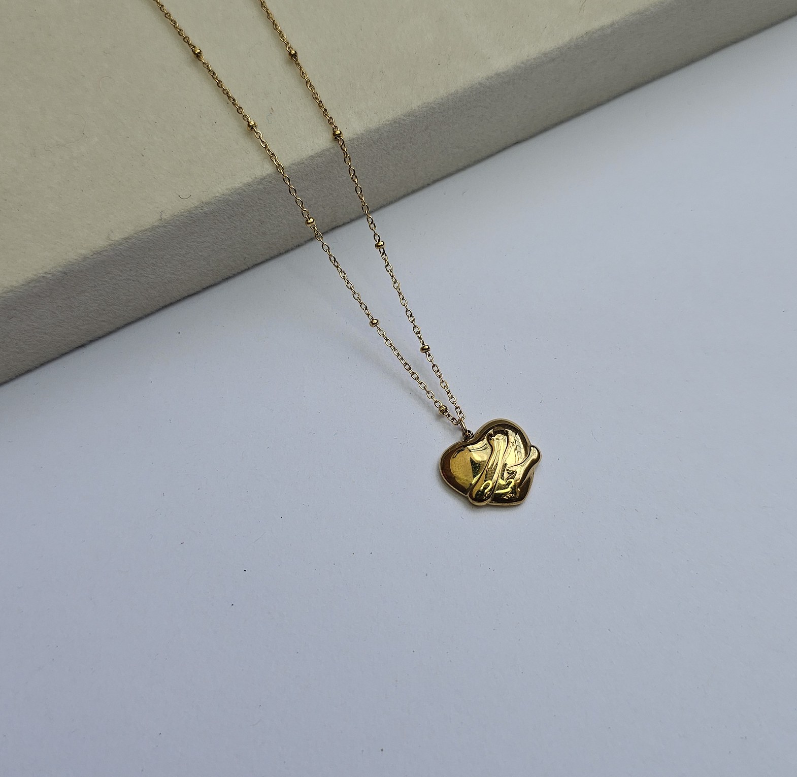 Love you hug necklace  image