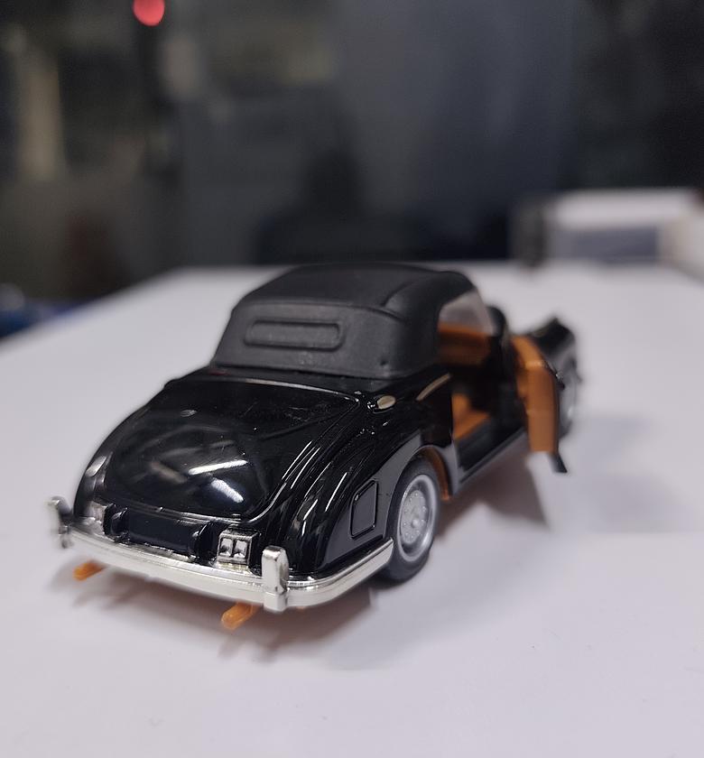 Premium Vintage Die-Cast Classic Model Car | Realistic Opening Doors & Interior | Luxury Executive Desk Décor & Collector's Item image