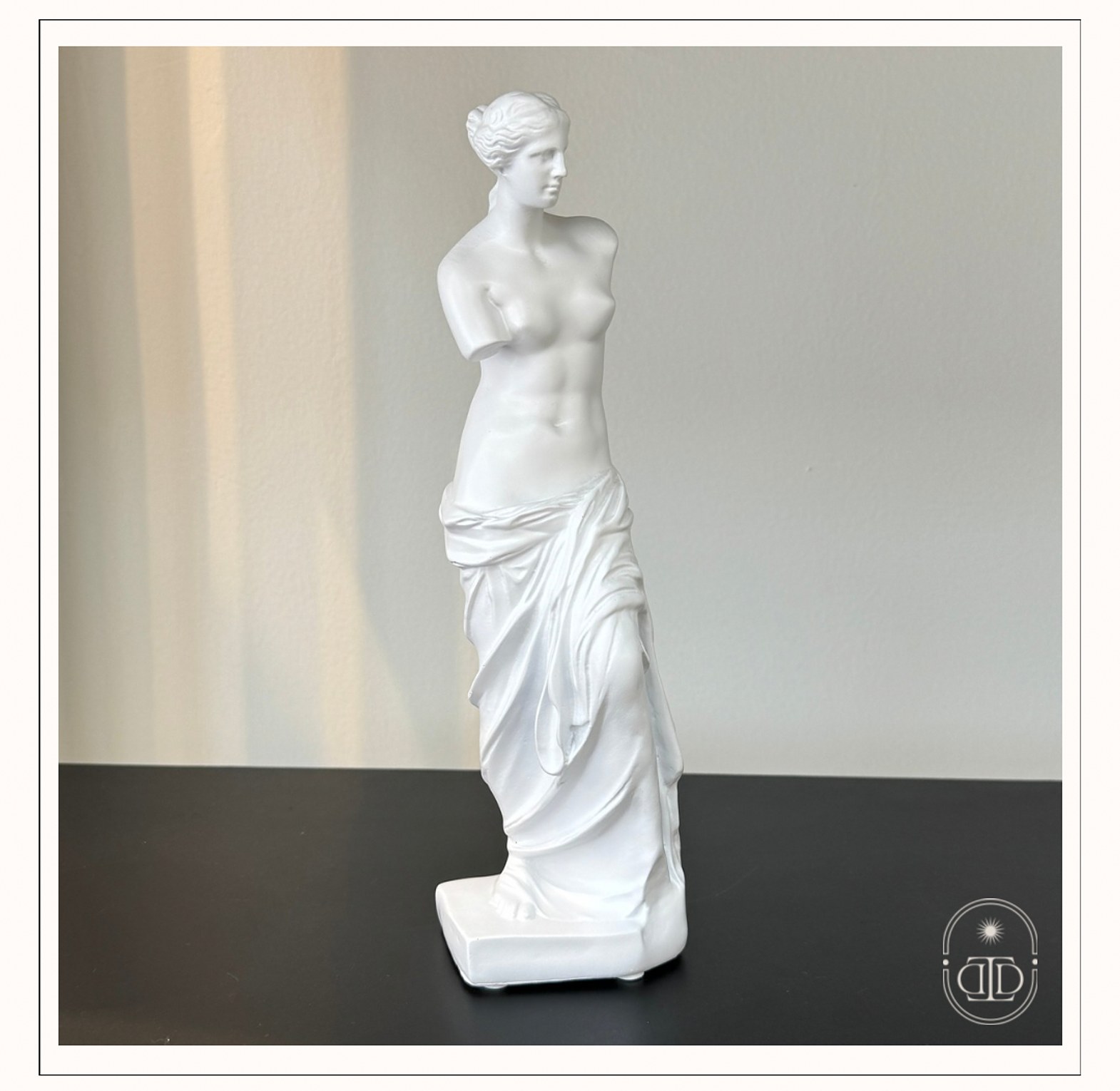 Venus de milo sculpture  image
