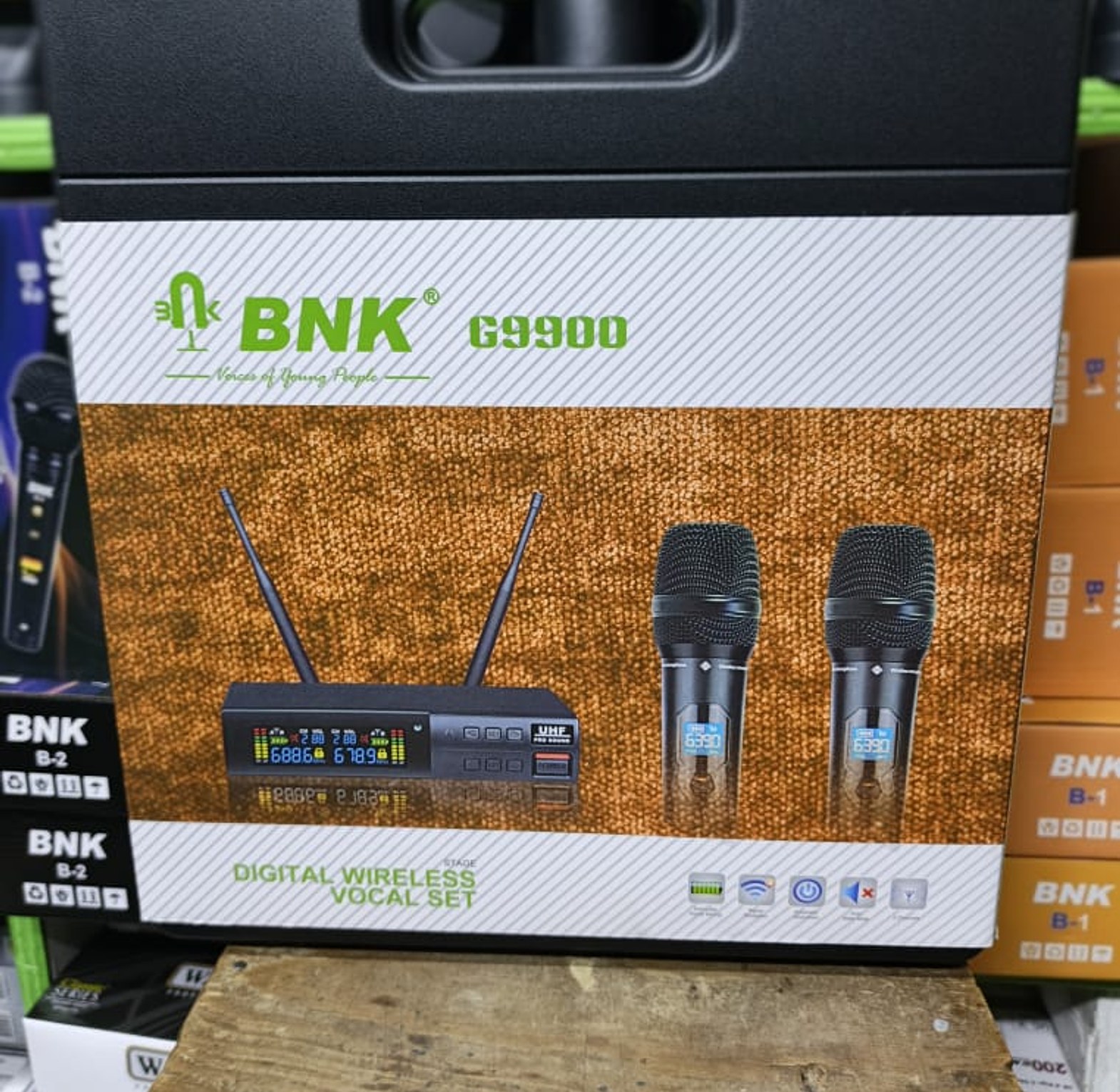 BNK G77 Wireless Microphone System. image