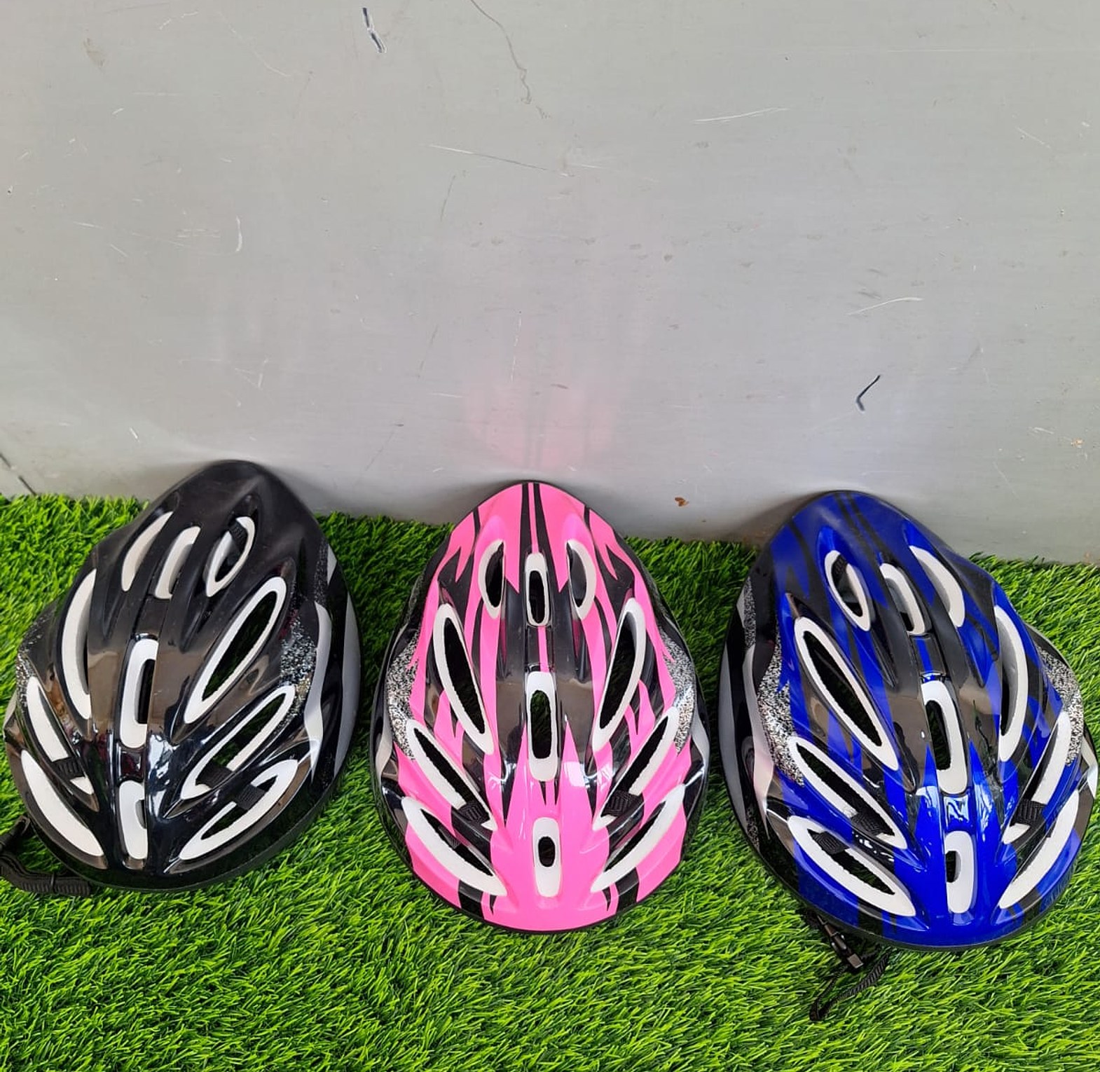 Adjustable Cycling Skating Skateboarding Helmet Cycling Helmet for kids and teenagers image