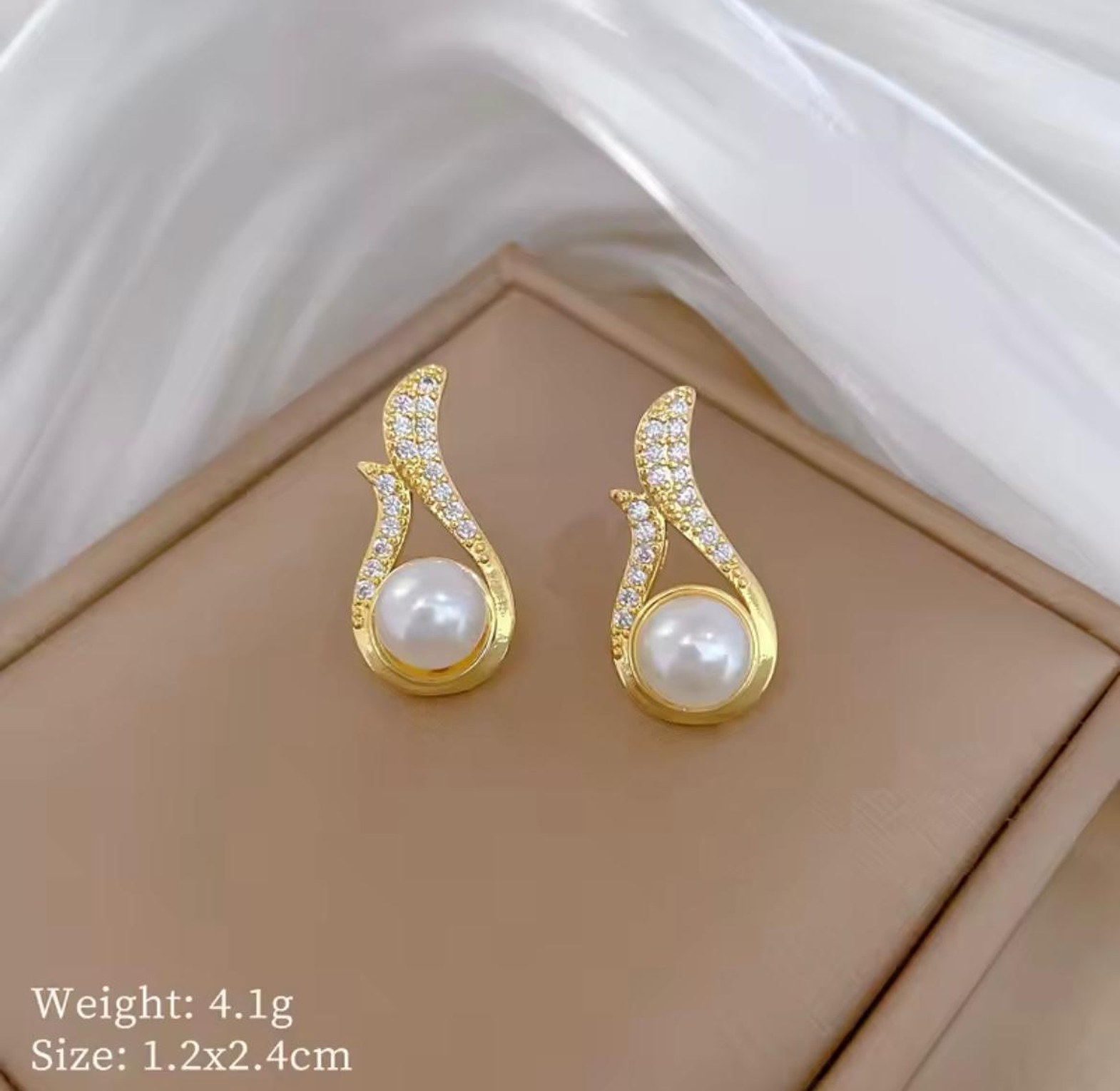 Lumina Marquise Pearl & Pavé Ribbon Set image