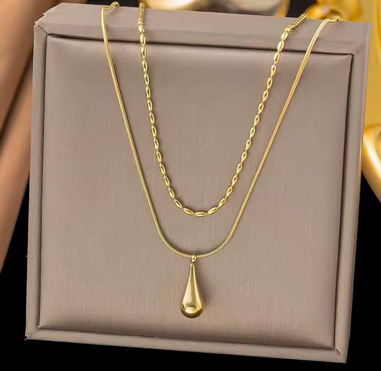 Gilded Teardrop Layer Necklace image