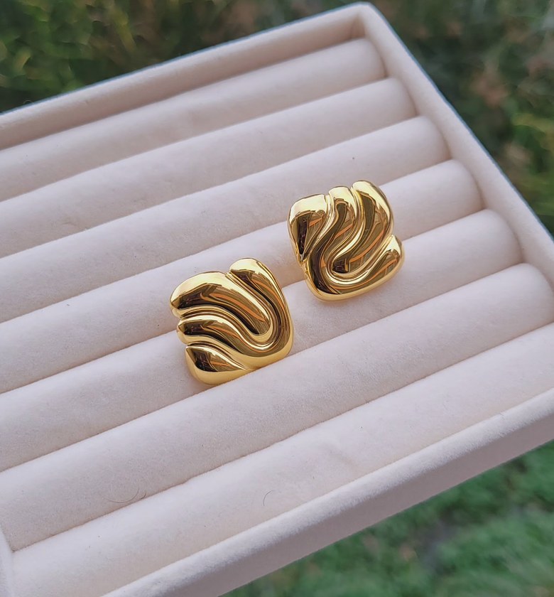 Ribbed hoop image