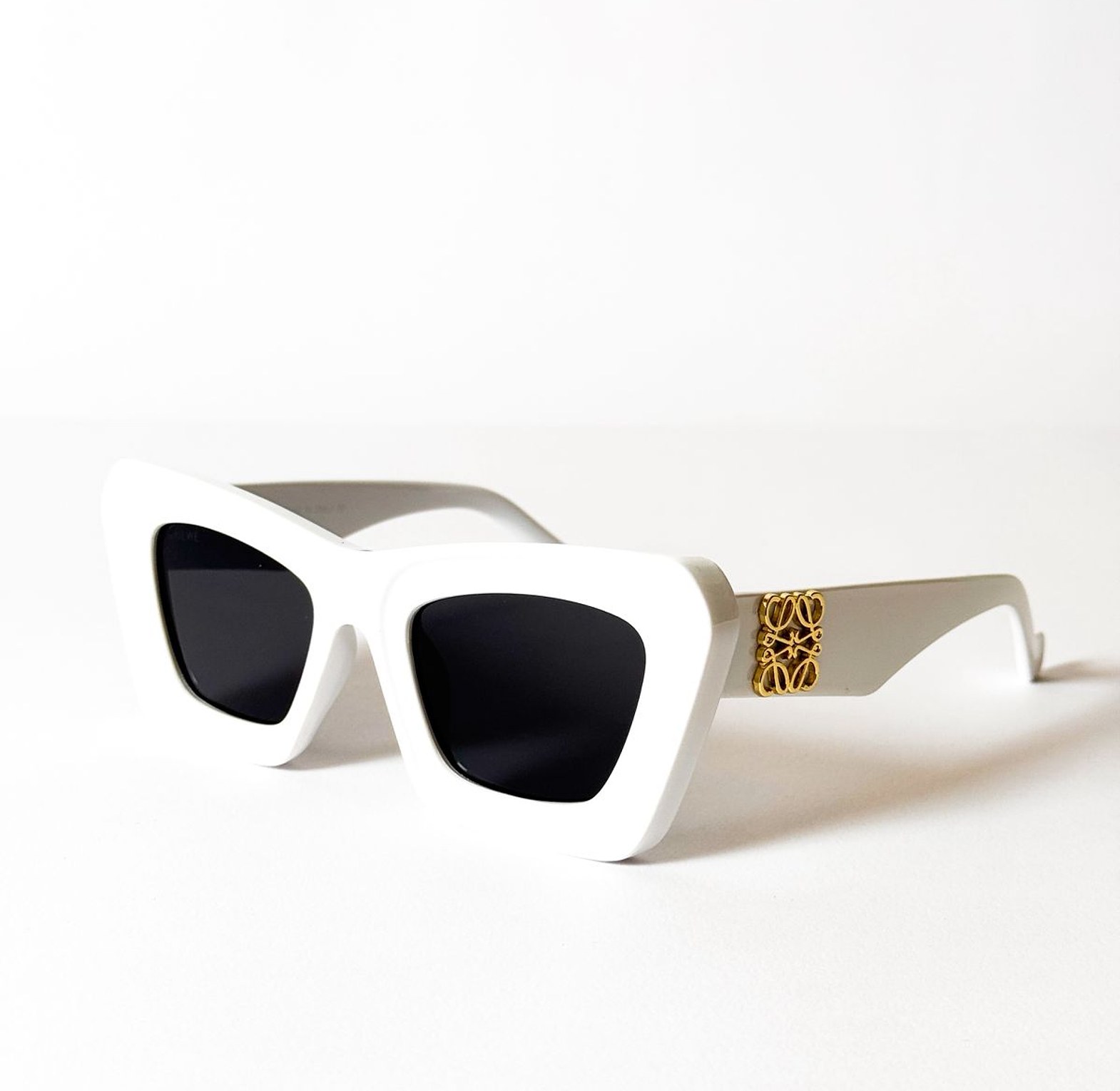 LW 002 White image