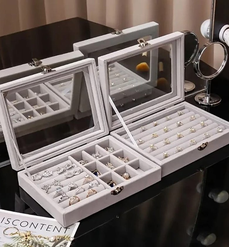 Velvet Ring Display and Jewelry Organizer With Clear Lid image