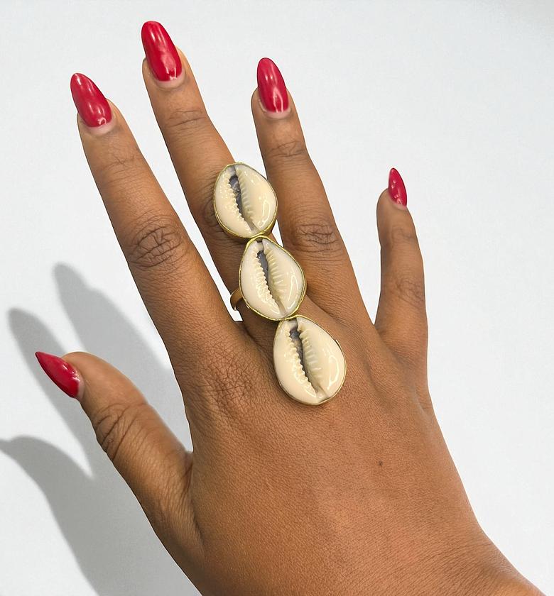 Halima shell Ring image